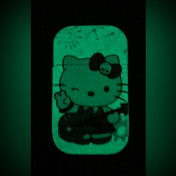 Hello Kitty glow in the dark jet lighte r and hello kitty cigarette case - Picture 6 of 7